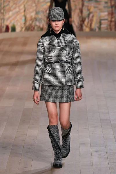 Look 24